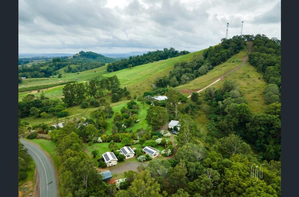 Amamoor Homestead And Country Cottages Bagian luar foto